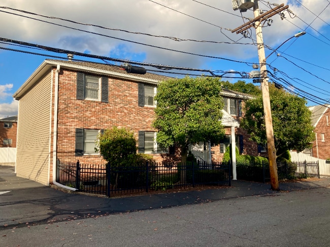 14 Cutter St, Unit 2 in Waltham, MA - Building Photo - Building Photo