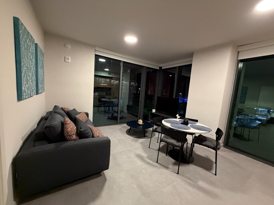 121 NE 5th St, Unit SI FL33-ID1501135P in Miami, FL - Building Photo