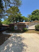 1330 Pinnacle Dr in Pensacola, FL - Building Photo
