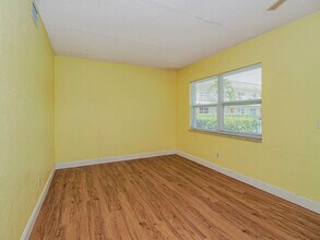 923 22nd Pl, Unit 112 in Vero Beach, FL - Building Photo - Building Photo