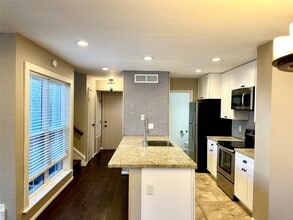 3200 S Gessner Rd in Houston, TX - Foto de edificio - Building Photo