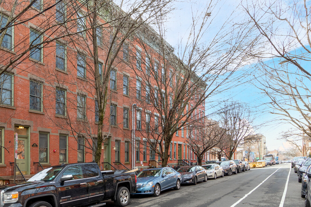 231 3rd St in Jersey City, NJ - Building Photo