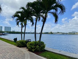 17125 N Bay Rd in Sunny Isles Beach, FL - Building Photo