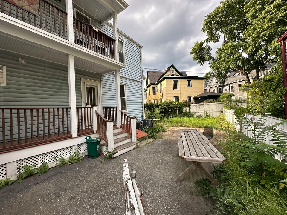 51 Rindge Ave, Unit 1 in Cambridge, MA - Building Photo