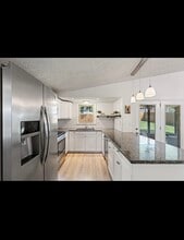 3483 Greentree Rd in Lexington, KY - Foto de edificio - Building Photo