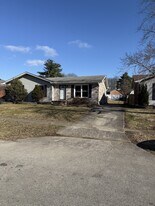 8411 Cloverport Dr in Louisville, KY - Building Photo