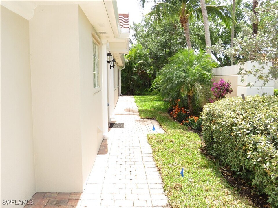 4191 St George Ln in Naples, FL - Building Photo