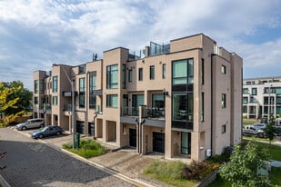 83 Pony Farm Dr in Toronto, ON - Building Photo