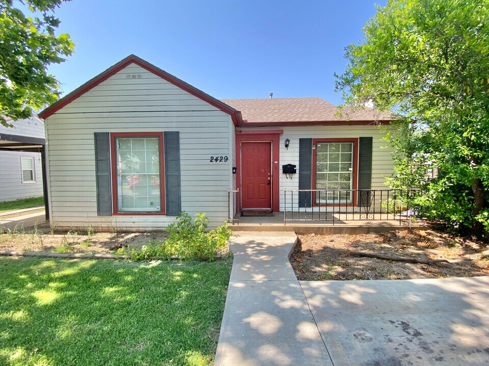 2429 26th St in Lubbock, TX - Building Photo