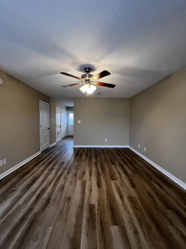 541 Patriot Park Ct in Clarksville, TN - Building Photo - Building Photo