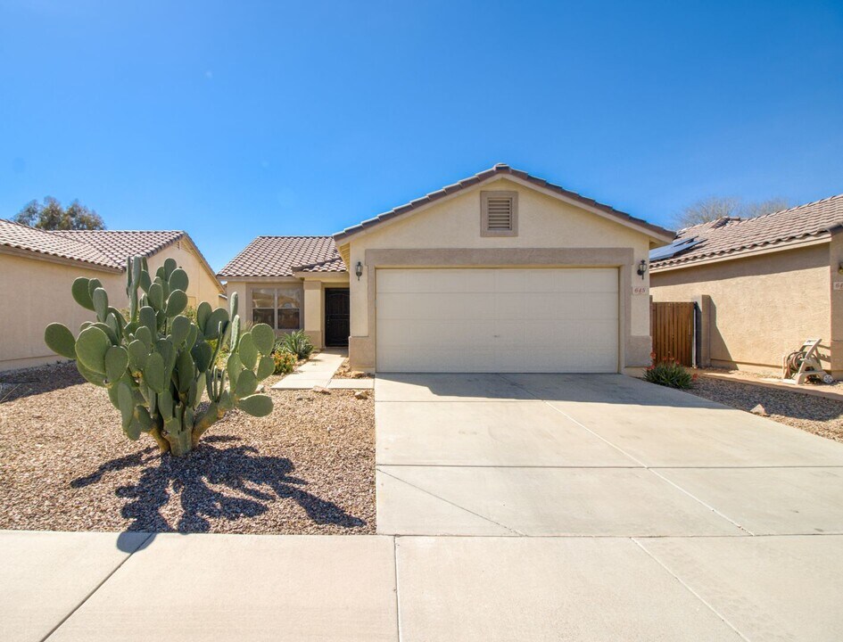 645 W Kingman Loop in Casa Grande, AZ - Building Photo