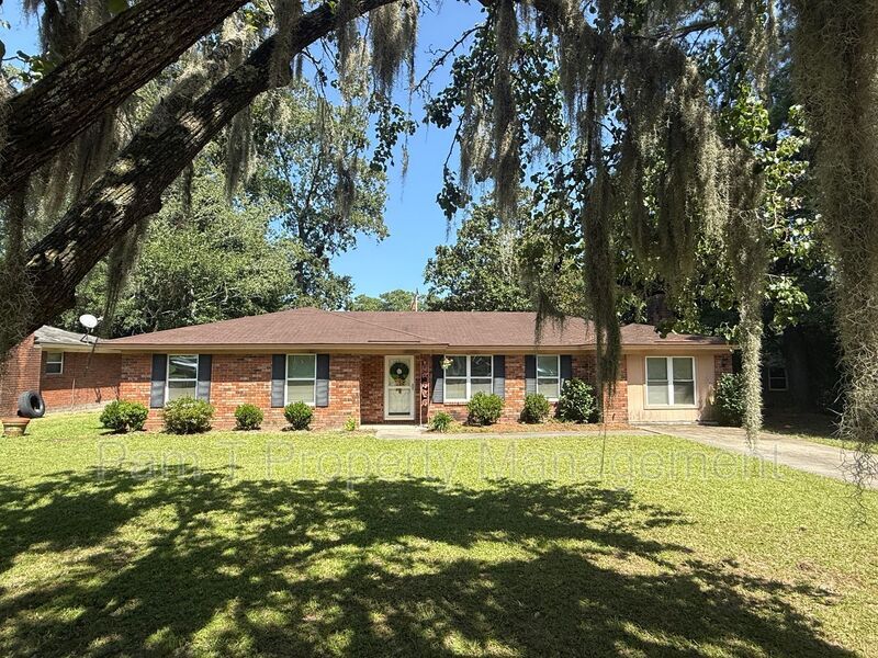 606 Highland Dr in Savannah, GA - Building Photo