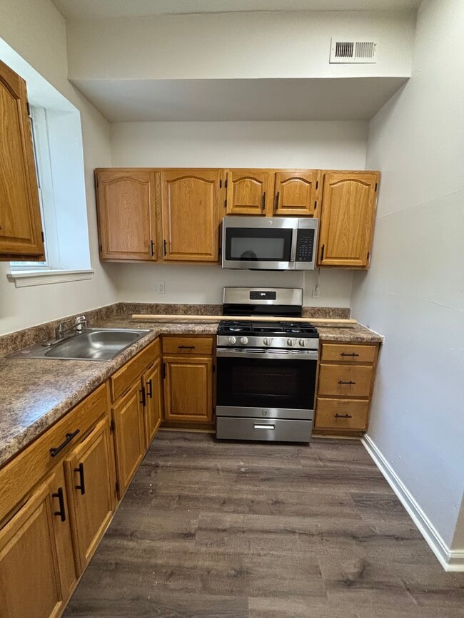 property at 2550 W Baltimore St