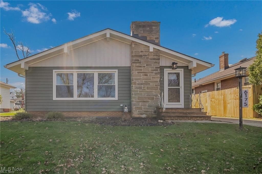 6175 Vernondale Dr in Parma Heights, OH - Building Photo