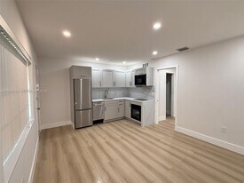 345 Michigan Ave in Miami Beach, FL - Building Photo
