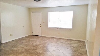 434 Buena Vista Blvd in Ft. Myers, FL - Building Photo - Building Photo