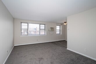 Borbeck Court in Philadelphia, PA - Foto de edificio - Interior Photo