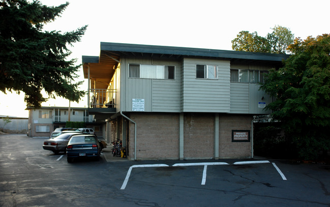 Riverview Apartments in Springfield, OR - Building Photo - Building Photo