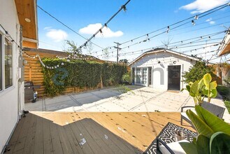 6415 Madden Ave in Los Angeles, CA - Foto de edificio - Building Photo