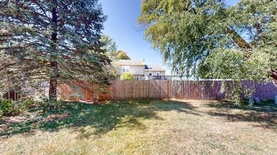 5709 Nike Dr in Hilliard, OH - Building Photo - Building Photo