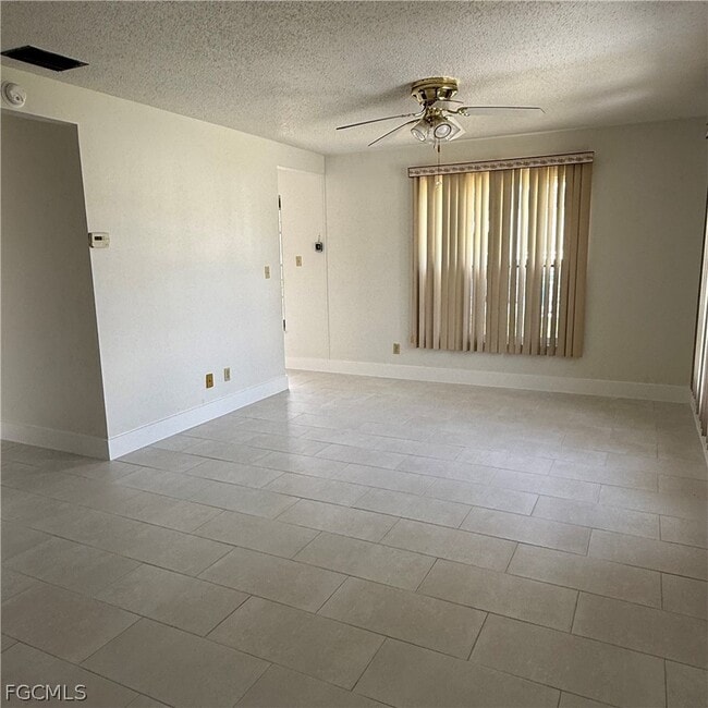 26 Hamlin Ct in Lehigh Acres, FL - Building Photo - Building Photo