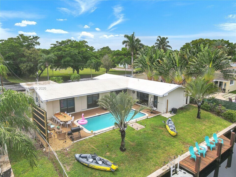 151 SE 9th Ct in Pompano Beach, FL - Building Photo