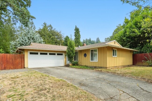 2448 Margery St in West Linn, OR - Building Photo - Building Photo