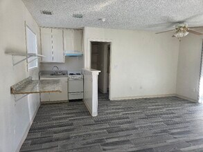 995 N Mollison Ave in El Cajon, CA - Building Photo - Building Photo