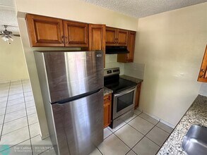 4360 Riverside Dr-Unit -4 in Coral Springs, FL - Foto de edificio - Building Photo