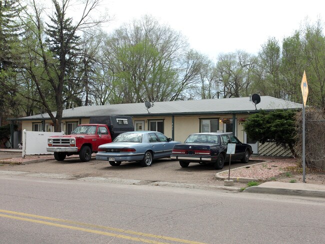 421 E Arvada St in Colorado Springs, CO - Building Photo - Building Photo