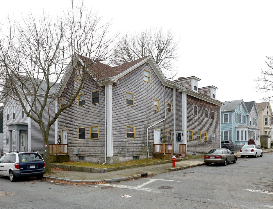 263 Acushnet Ave in New Bedford, MA - Building Photo