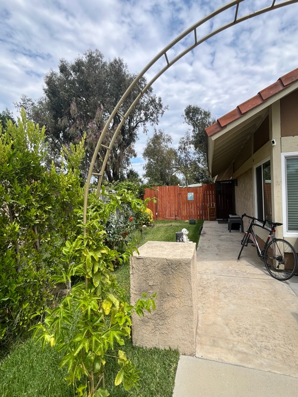 1542 Crocker St in Simi Valley, CA - Foto de edificio - Building Photo