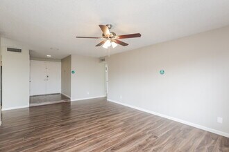 4014 E Apollo Rd in Phoenix, AZ - Foto de edificio - Building Photo