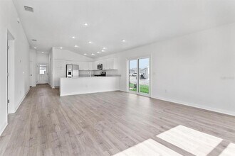 1226 SEAN CURRAN Ct in Okahumpka, FL - Building Photo - Building Photo