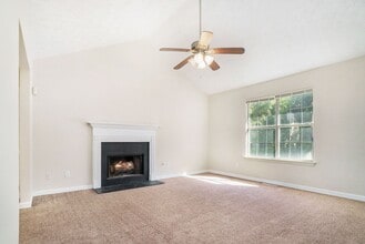 866 Hedge Garden Ct in Stone Mountain, GA - Building Photo - Building Photo