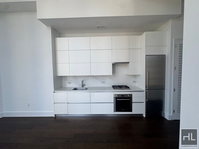 East 44th Street in New York, NY - Building Photo - Building Photo