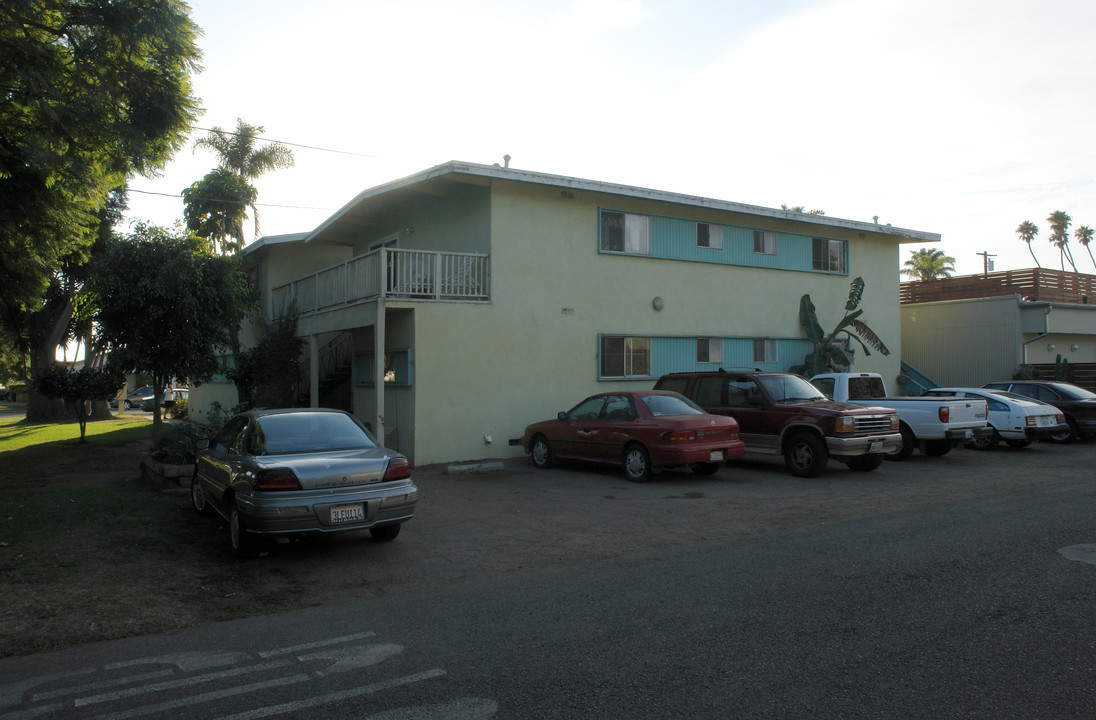 5090 7th St in Carpinteria, CA - Building Photo