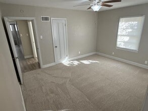 1308 N Charles St in Pampa, TX - Building Photo - Building Photo