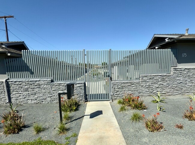 175 S Palm Ave in Upland, CA - Building Photo - Building Photo