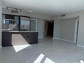 500 Brickell Ave, Unit 1602 in Miami, FL - Building Photo - Building Photo
