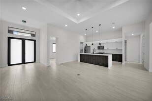 3435 SW 8th Ct in Cape Coral, FL - Building Photo