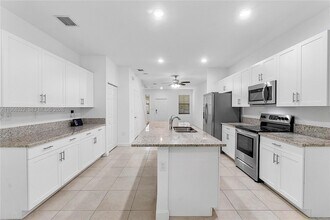 1541 SW 28th St in Fort Lauderdale, FL - Building Photo - Building Photo