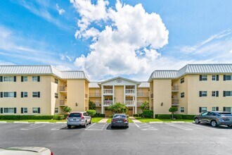 21 Colonial Club Dr in Boynton Beach, FL - Building Photo - Building Photo