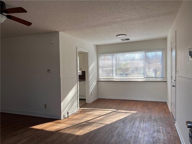 2301 W Wedington Dr in Fayetteville, AR - Building Photo - Building Photo