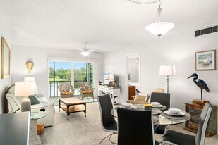 138 Cypress Ln in Oldsmar, FL - Building Photo