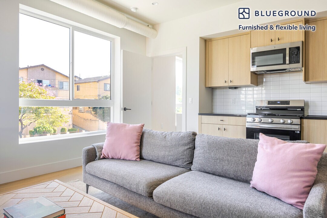 611 N Virgil Ave in Los Angeles, CA - Building Photo