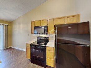 8749 Trumpeter Dr in Indianapolis, IN - Foto de edificio - Building Photo