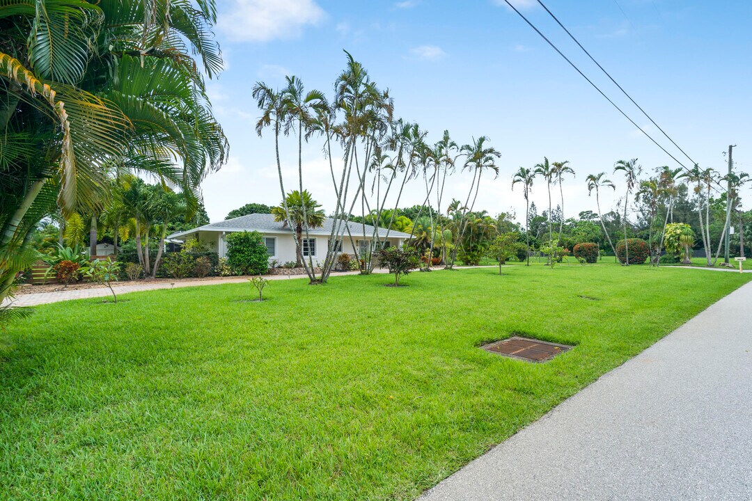 5516 Colbright Rd in Greenacres, FL - Building Photo