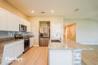 948 Gotthard Pass Dr. in Winter Haven, FL - Foto de edificio - Building Photo