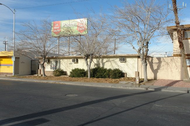 2412 Tam Dr in Las Vegas, NV - Foto de edificio - Building Photo